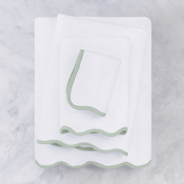 Green Scalloped Plush White Washcloth