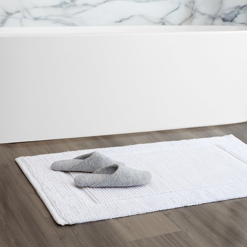 The White Ribbed Bath Mat – Crane & Canopy